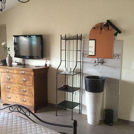 Les Secrets Du Mistral Bed & Breakfast Valensole Exterior photo