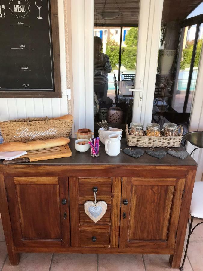 Les Secrets Du Mistral Bed & Breakfast Valensole Exterior photo