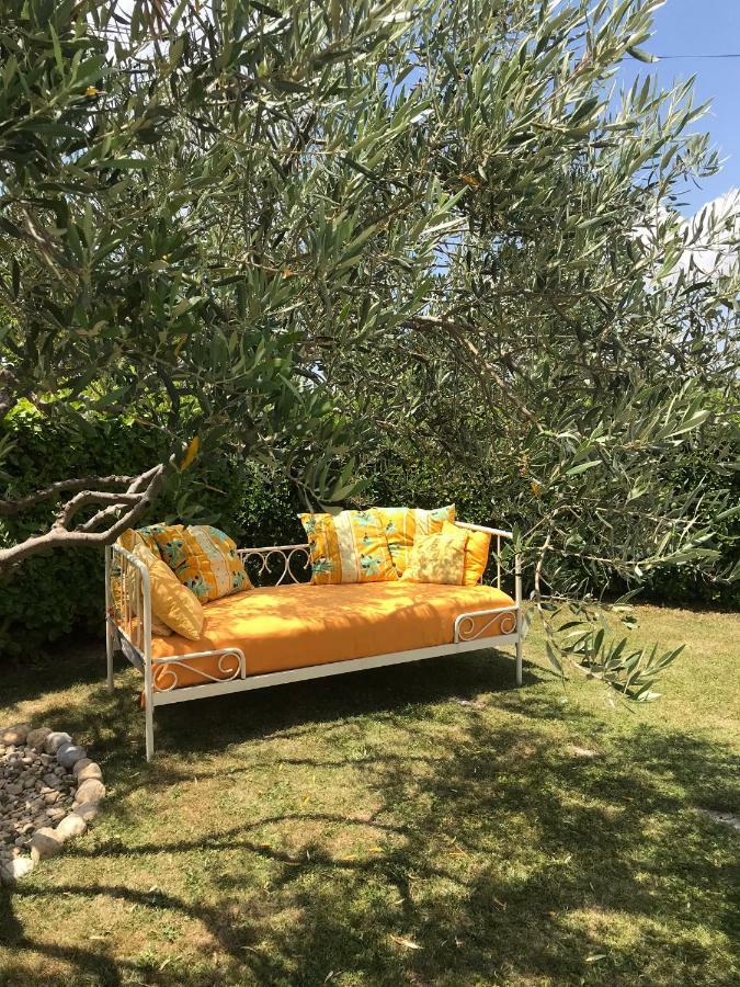 Les Secrets Du Mistral Bed & Breakfast Valensole Exterior photo