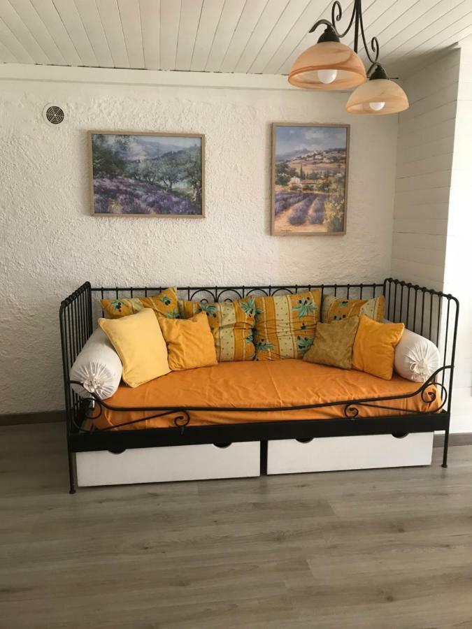 Les Secrets Du Mistral Bed & Breakfast Valensole Exterior photo