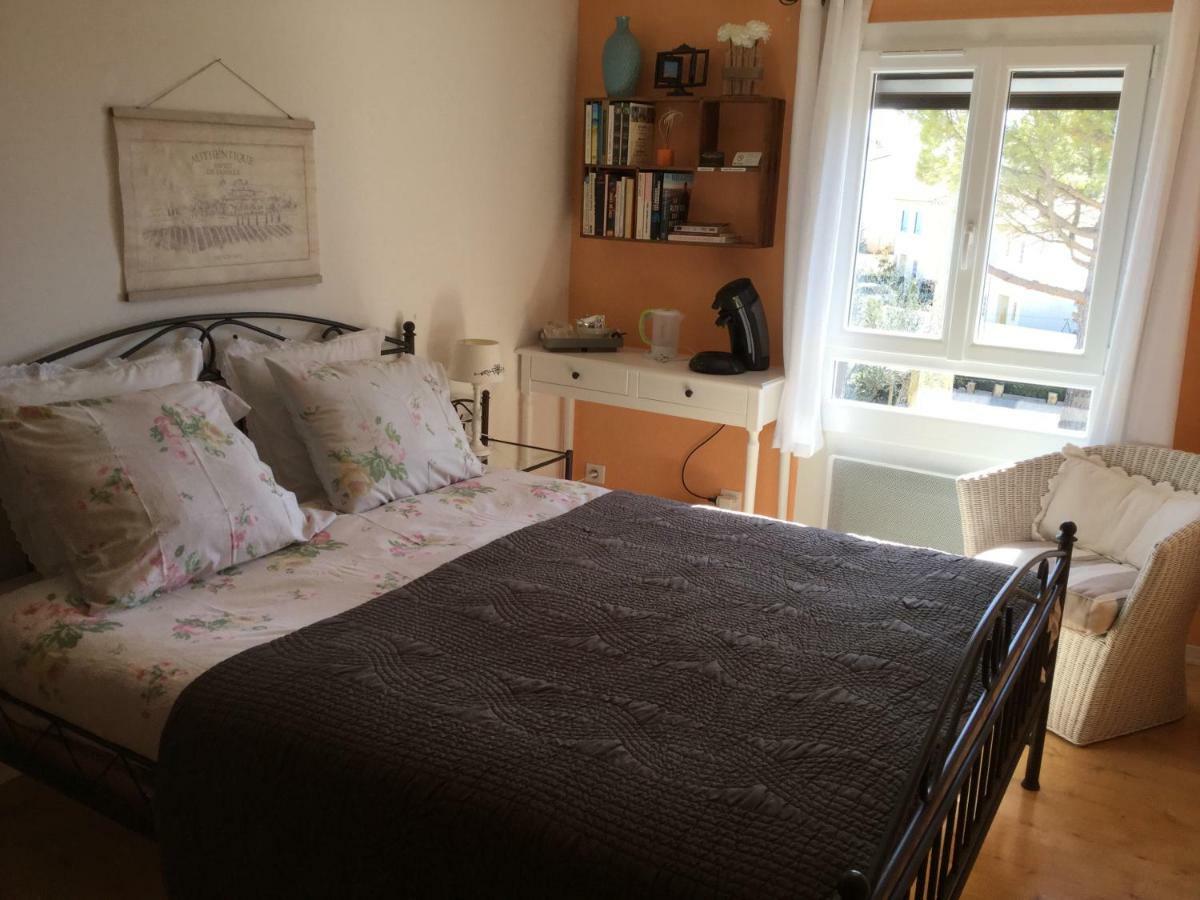 Les Secrets Du Mistral Bed & Breakfast Valensole Exterior photo