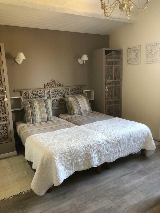 Les Secrets Du Mistral Bed & Breakfast Valensole Exterior photo